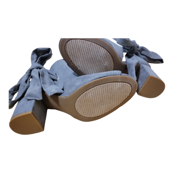 Gray Open Toe Shoes. 7.5 - Picture 7 of 8